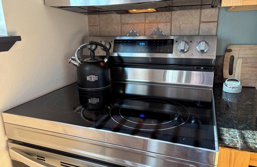 Sunriver Apartment | Studio managed and cleaned by owner. High quality linens throughout the condo.