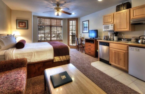 Four O'Clock Apartment | Studio w/1Bath Grand Timber Lodge condo in Breckenridge, CO (sleeps 4)