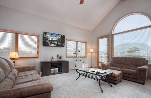 Stanley Hills Condo | Stunning 4-bedroom condo with breathtaking mountain views, master suite
