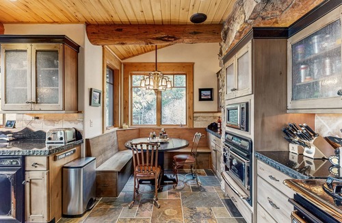 Leadville House | Stunning Cabin with wifi, mountain views, private hot tub & secluded location