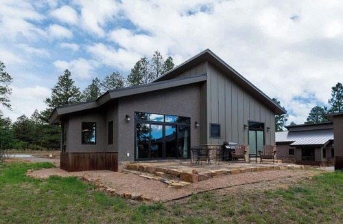 Loghill Village House | Stunning Cimarron Golf Villa Lic# STR-1-2024-038