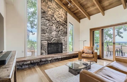 Wonderland Hills House | Stunning In-Town Luxury Mountain Retreat