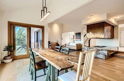Wonderland Hills House | Stunning In-Town Luxury Mountain Retreat