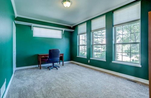 Monument House | Stunning Large Home in Gated Community