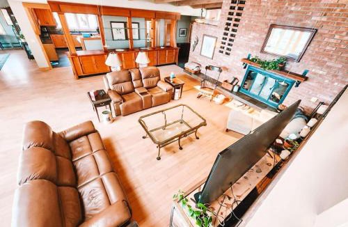 West Colorado Springs Villa | Stunning Mid-Century Modern Retreat with MTN Views