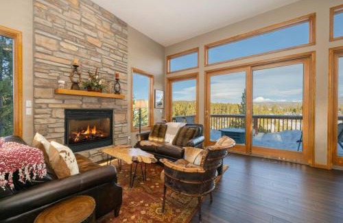 Pole Creek Meadows House | Stunning Mountain Retreat with View and Private Hot Tub