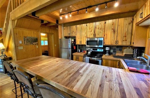 Durango - Purgatory Cabin | Stunning Riverside Cabin w/Private Hot Tub, Spacious Yard, Full Kitchen, Grill