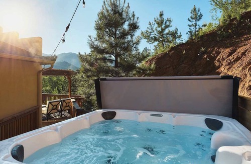 Cascade-Chipita Park Cabin | Stunning Southwest Architecture and Design
