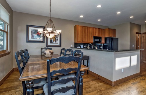 The Highlands House | Stunning Ski Home with Mtn Views, Complimentary Shuttle to Breck, Highly Rated!