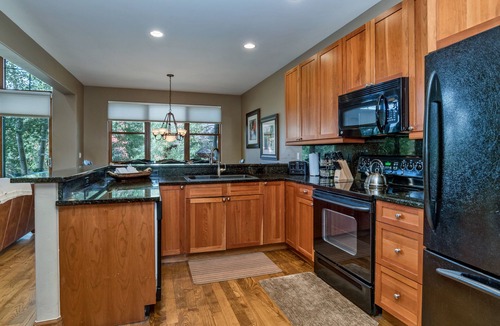 The Highlands House | Stunning Ski Home with Mtn Views, Complimentary Shuttle to Breck, Highly Rated!