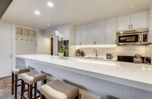 Downtown Condo | Stunning Ski-In/Ski-Out Condo w/Pool & Hot Tub