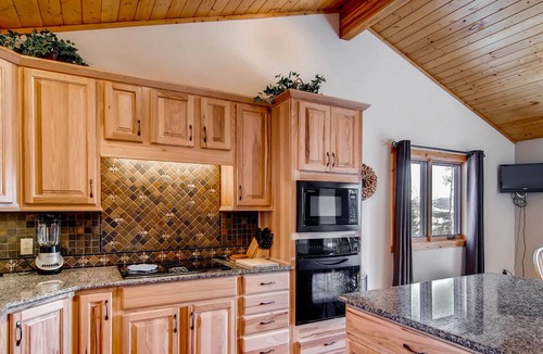 Wildernest House | Stunning! Super inviting home w/private hot tub, and master shower "spa".