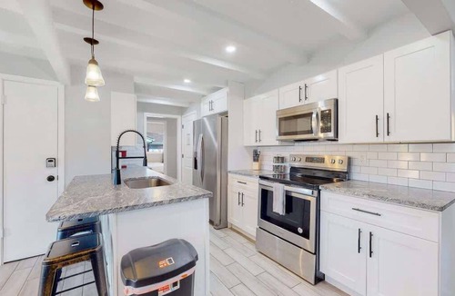 Southeast House | Stunning Upper Home with King Beds & Yard