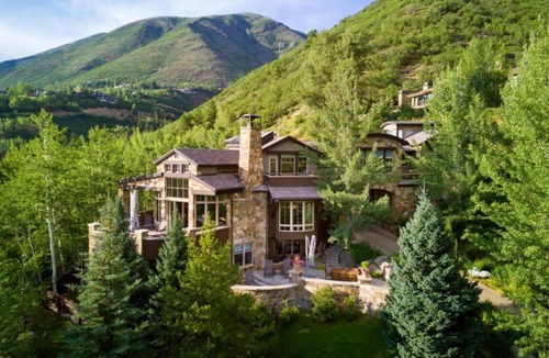Aspen House | Stunning View Estate (2.6 acres) Walking distance to town