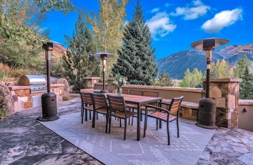 Aspen House | Stunning View Estate (2.6 acres) Walking distance to town