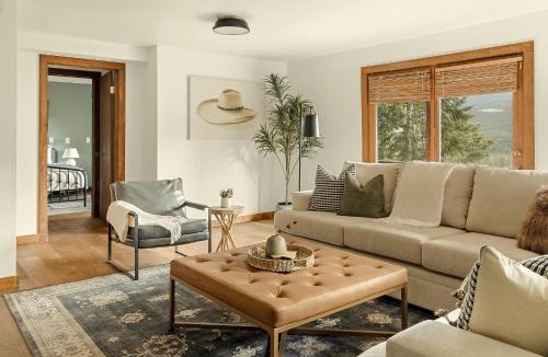 Hangen Ranch And M and B House | Stunning View House - 15-min to Town - Evergreen
