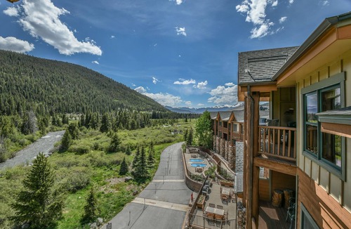 Mountain House Condo | Stunning views and a quick walk to the ski lifts