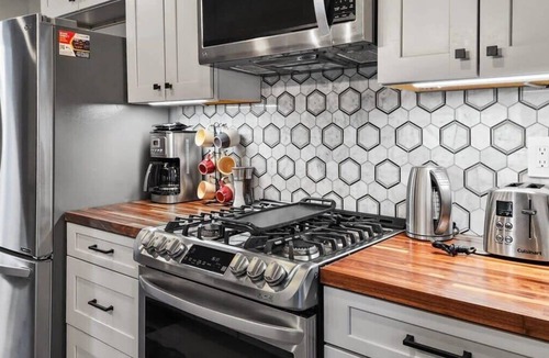 Peak 8 Condo | Stylish 2BD 5 Min to Ski Lift and Downtown