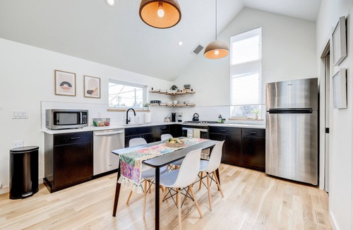 West Highland House | Stylish 2BR Guesthouse w/Private Patio - Walk to Tennyson St