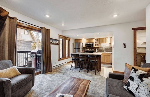 Warrior's Mark Condo | Stylish and convenient to town and the slopes! Lances West 11