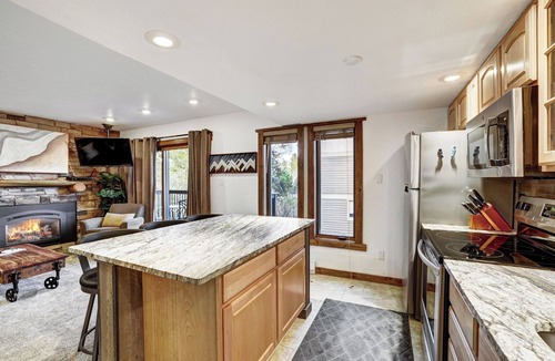 Warrior's Mark Condo | Stylish and convenient to town and the slopes! Lances West 11