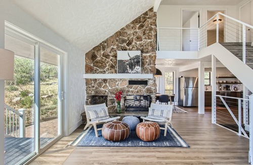 Golden House | Stylish and inviting home in Golden- Indoor Fireplace, Wi-Fi, and stunning views