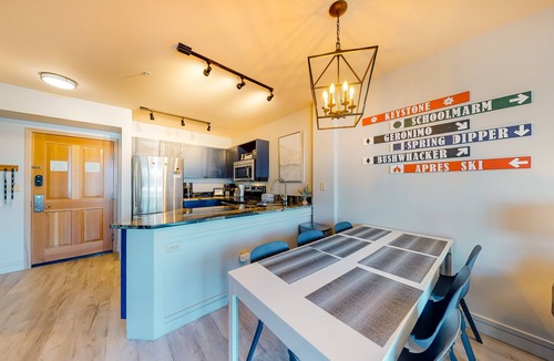 River Run Condo | Stylish & Bright Mountain Getaway W/Shared Pool/Hot Tubs - Walk to Lifts