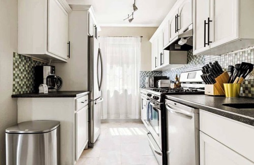 West Colfax Apartment | Stylish City Retreat | King Beds | Sloans Lake 30+