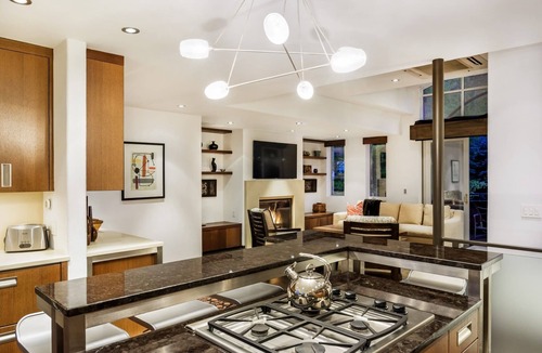 Aspen House | Stylish Core Living: 3 BR, 3.5 BA Townhouse in Aspen, Sleeps 8