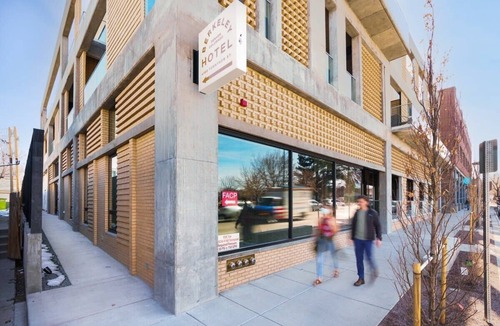 Berkeley Condo | Stylish Flat! Walk to Restaurants/Shops & Cafes!