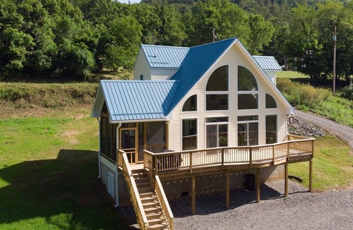 Draper Cabin | Stylish Riverfront Home, Pet Friendly, 2B26 - Blue Heron