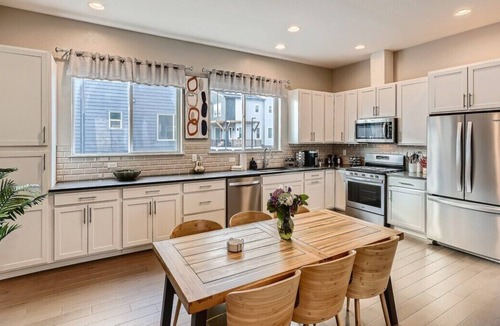 Bel Aire House | Stylish & Spacious Pet-Friendly Home 10 Mins to Downtown w/Garage & EV Charger!