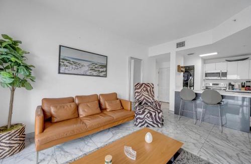 Midtown Apartment | Subtle 2 Bed in Edgewater near Downtown With Free Parking