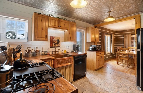 Woodland Park Cabin | Sugar Shack Lodge - 1930's Cabin