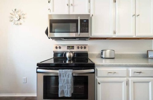 Rockrimmon Condo | "Suite Springs" - Entire 2 BR Spacious Residence