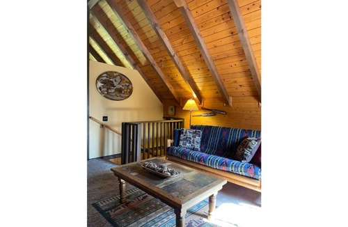 Trimble House | Summertime Special! Cute & Cozy Guest Apartment