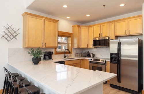 Dillon Condo | Summit County Basecamp: Escape to the Mountain Lake! Garage-Grill-In Town!