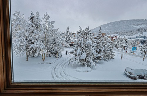 Copper Mountain Village Condo | Summit House Short Walk to Skiing, Covered Parking Balcony w/Panoramic Views