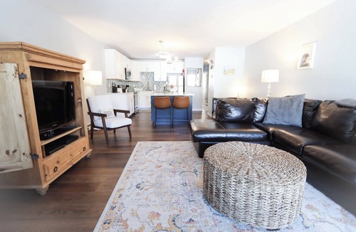 Fraser Condo | Sun Sung Cozy Condo A Stylish Escape for 4!