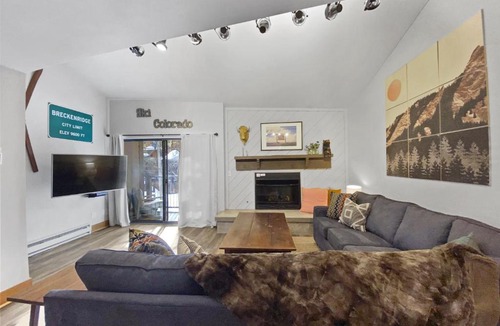 Four O'Clock Apartment | Sundowner II 225 condo