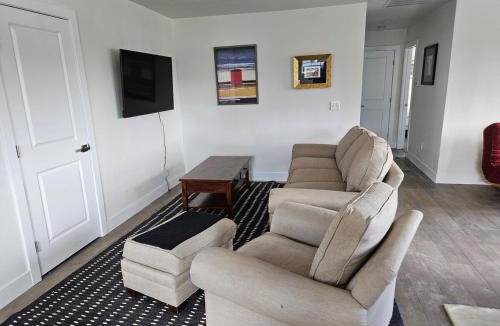 University Park Apartment | Sunny Beautiful Apt, 2nd Level, 2Bedroom, 2Bath, Kitchen, Dining