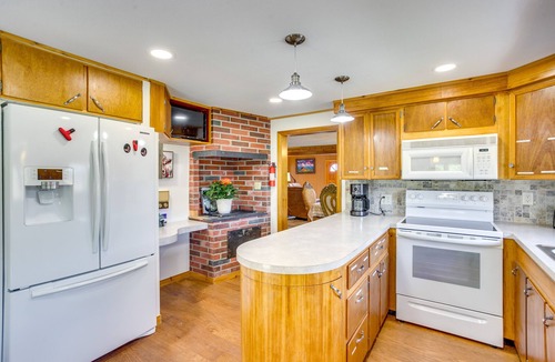 Cedaredge House | Sunny Cedaredge Home w/Mtn Views - Hike & Fish!