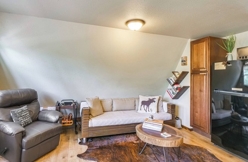 Como Cabin | Sunny ‘Muddy Moose’ Cabin w/Fire Pit & Mtn Views!
