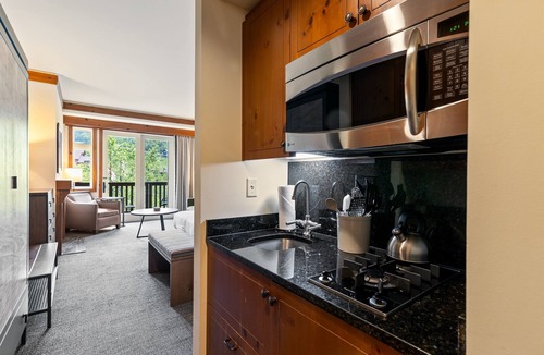 Spruce Peak Apartment | Sunny Spruce Studio in the Lodge at Spruce Peak