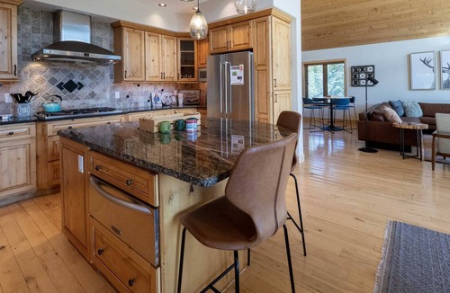 Sunset Ridge House | Sunrise, gorgeous large home with Hot Tub and Pool Table near Devils Thumb Ranch, 4/3 - Sleeps 10