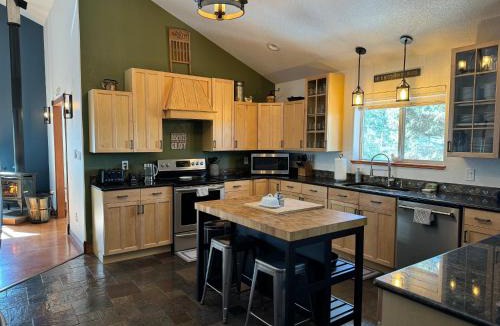 Divide Ski Chalet | Sunset Grove