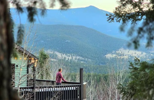 Bailey House | Sunset Mountain Views 5 min to Town on 3 Acres, Firepit, Grill, Fenced Yard