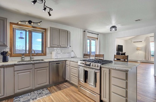 Penrose House | Sunset Ridge | Gorge Views & Trails | Hot tub