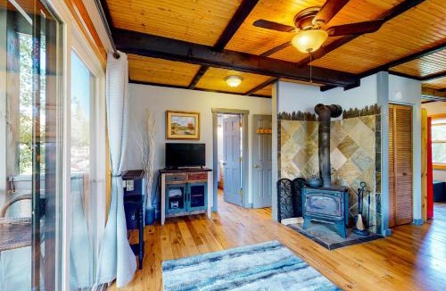 Wildernest Apartment | Sunshine & Snowfall