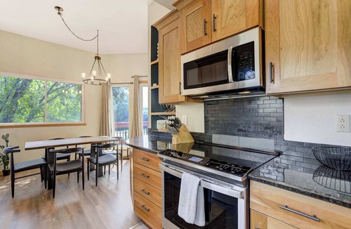 Skyway House | Sunstone Mesa! Luxe Broadmoor Getaway w Hot Tub